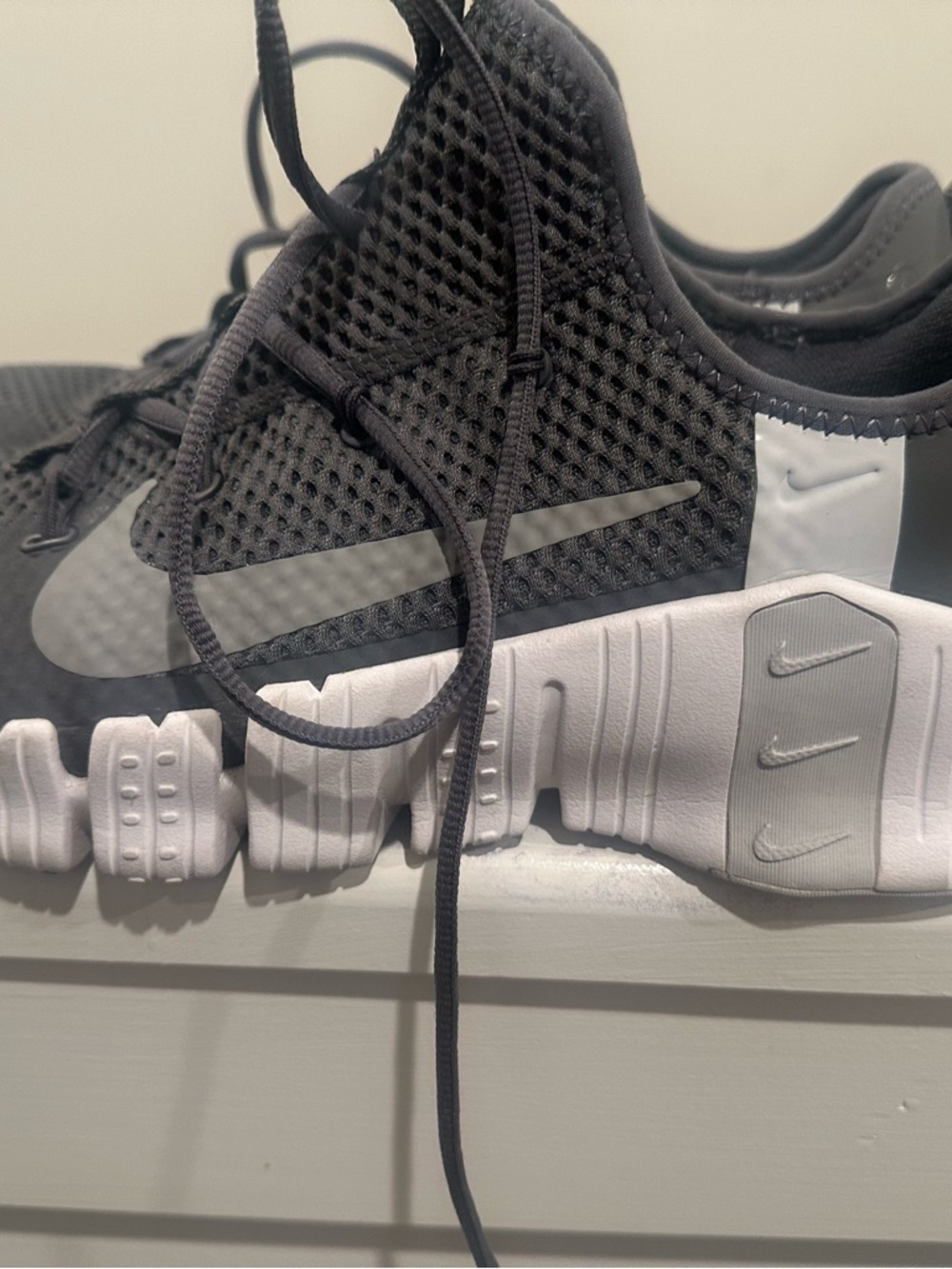 Nike Men’s Black and Gray Lightweight Training Sneakers